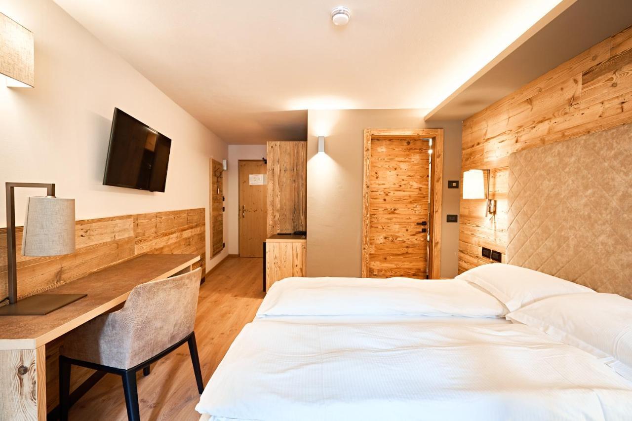 Hotel Crozzon มาดอนนาดีกัมปิโญ ภายนอก รูปภาพ