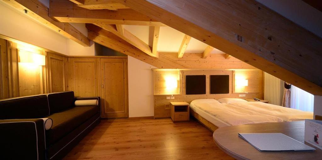 Hotel Crozzon มาดอนนาดีกัมปิโญ ภายนอก รูปภาพ