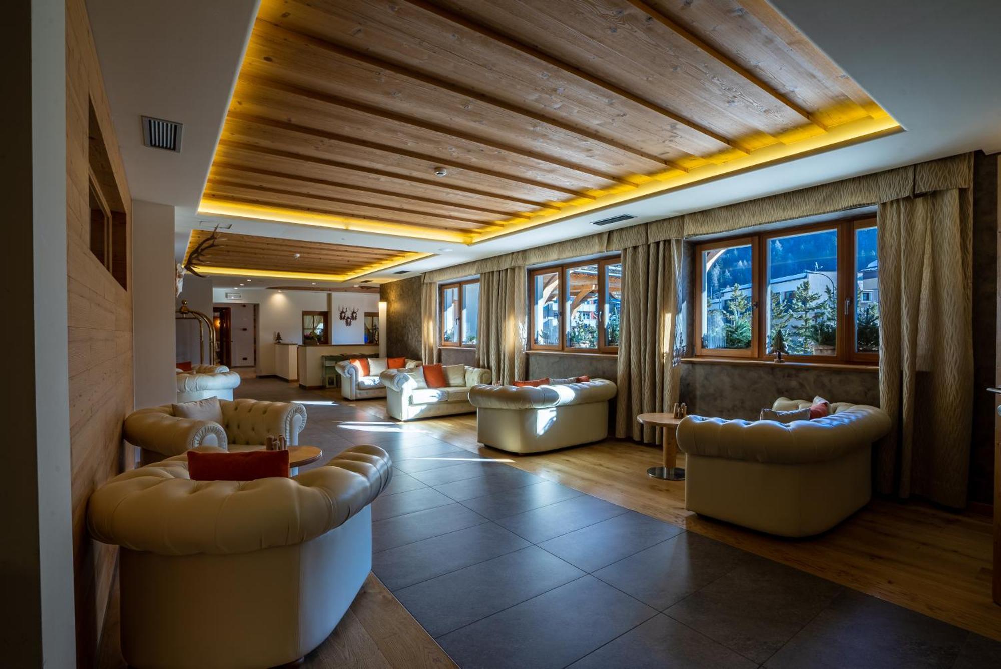 Hotel Crozzon มาดอนนาดีกัมปิโญ ภายนอก รูปภาพ