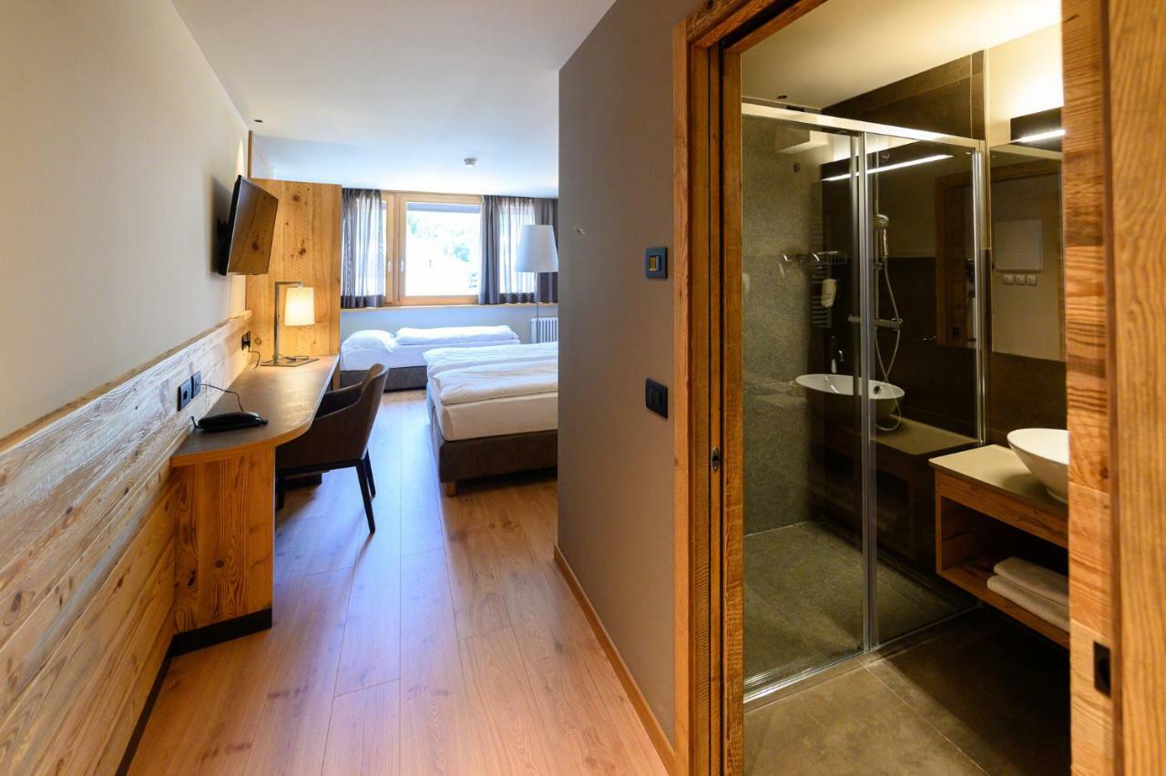 Hotel Crozzon มาดอนนาดีกัมปิโญ ภายนอก รูปภาพ